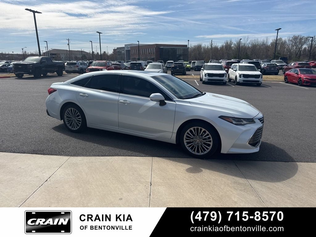 2022 Toyota Avalon Hybrid Limited - SUNROOF / CLEAN CARFAX