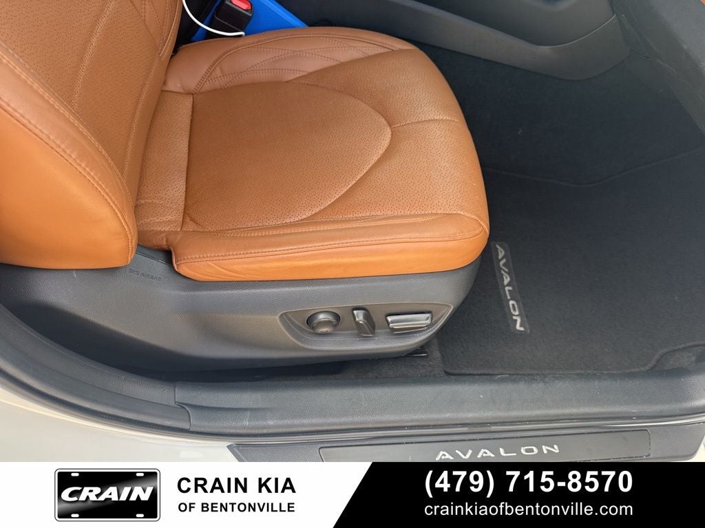 2022 Toyota Avalon Hybrid Limited - SUNROOF / CLEAN CARFAX