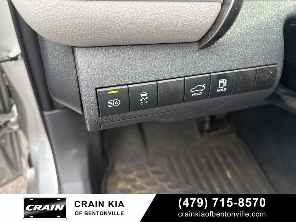 2020 Toyota Camry Hybrid XLE - HYBRID!