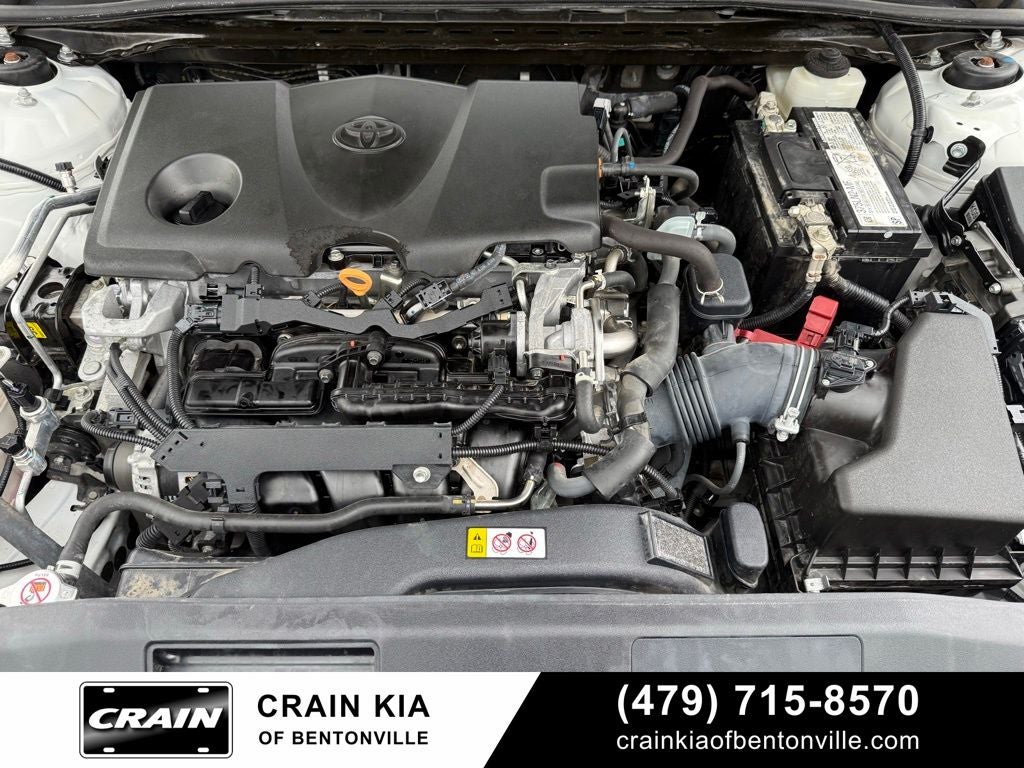 2020 Toyota Camry SE - CLEAN CARFAX / ONE OWNER