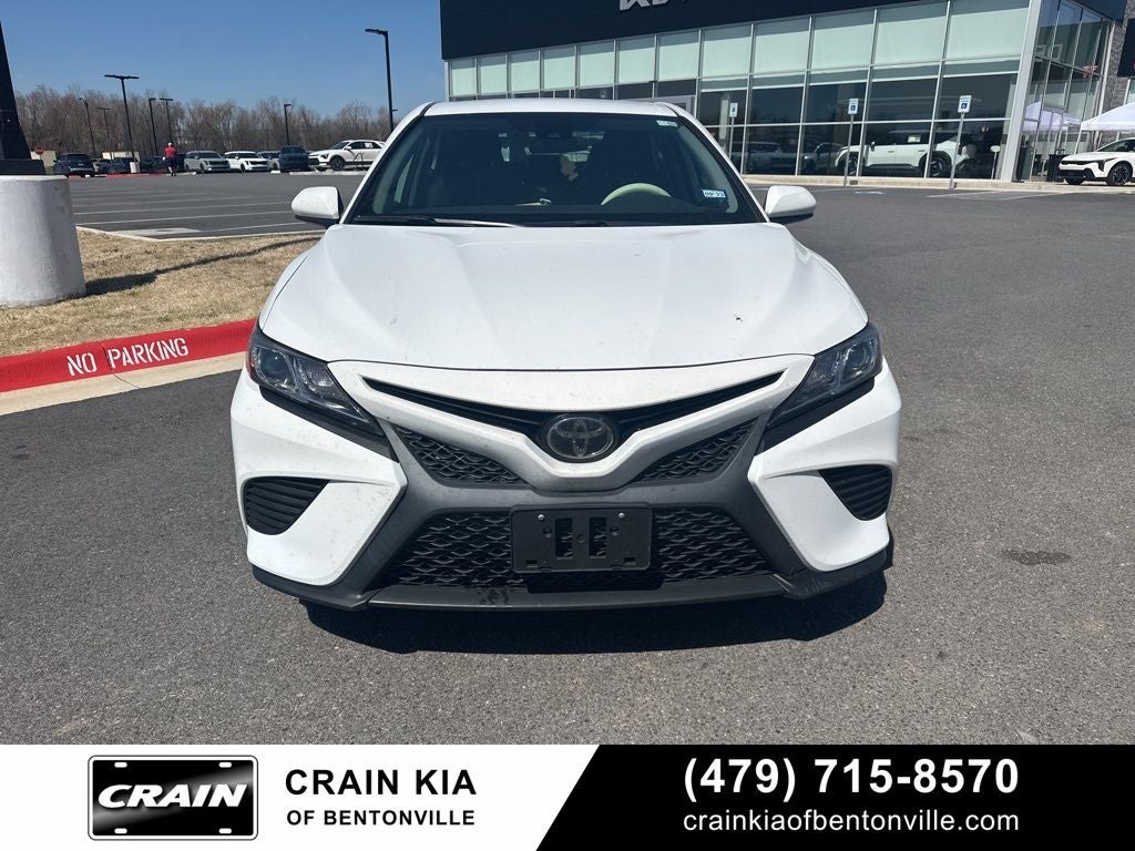 2020 Toyota Camry SE - CLEAN CARFAX / ONE OWNER