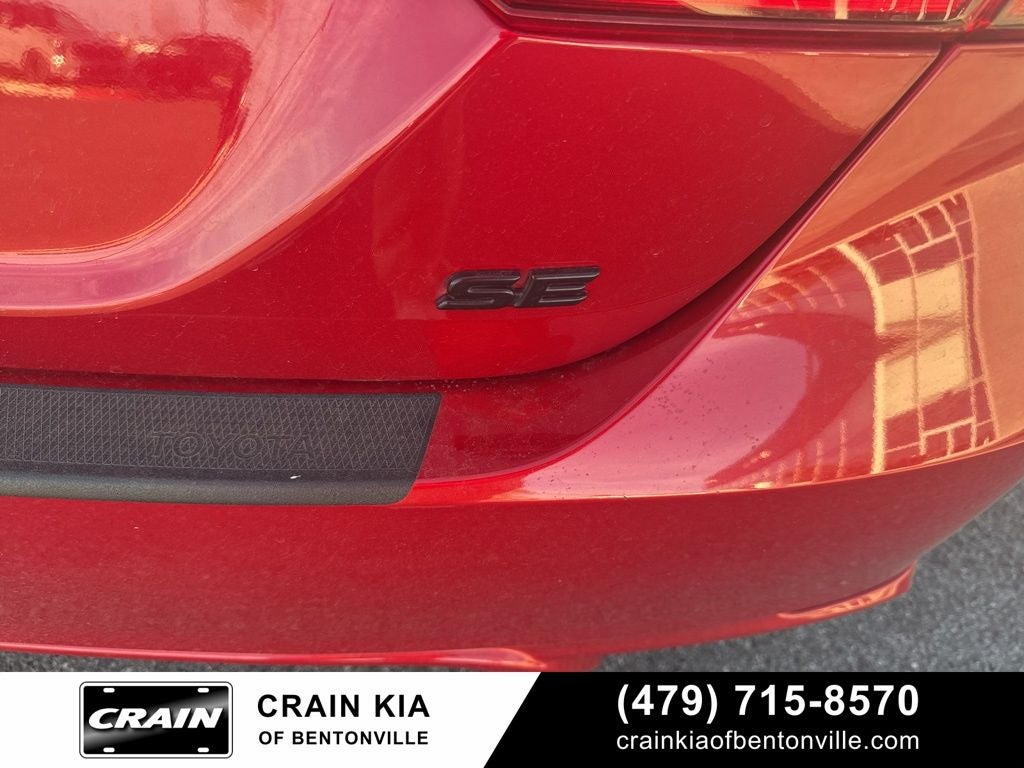 2022 Toyota Camry SE - CLEAN CARFAX / ONE OWNER