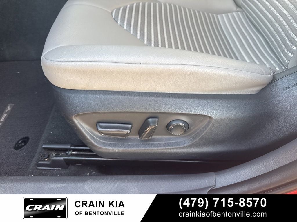 2022 Toyota Camry SE - CLEAN CARFAX / ONE OWNER