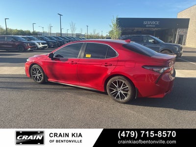2022 Toyota Camry SE - CLEAN CARFAX / ONE OWNER