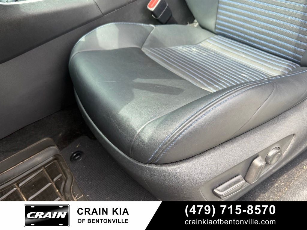 2022 Toyota RAV4 Hybrid XSE - AWD / PANORAMIC SUNROOF / ONE OWNER