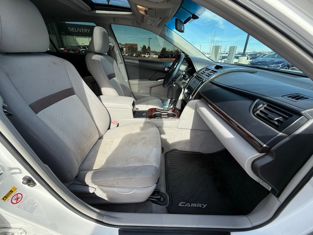 2014 Toyota Camry XLE - SUNROOF