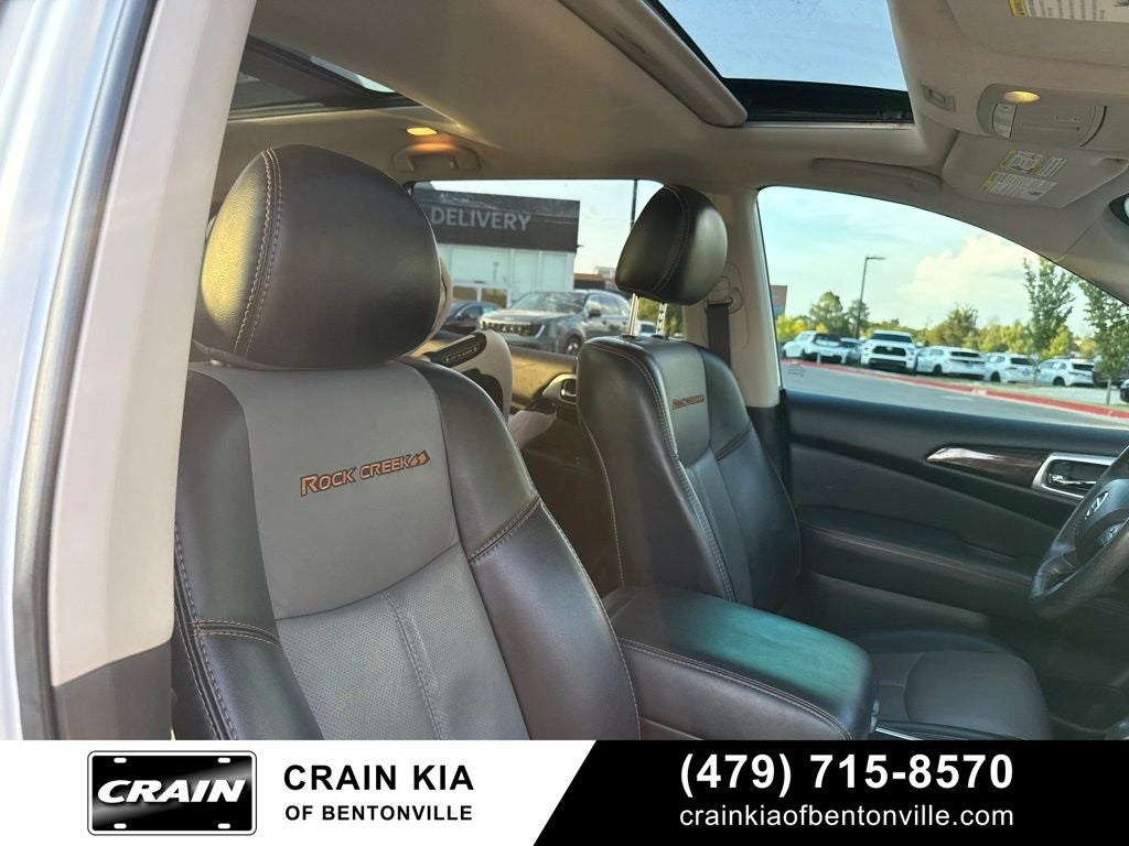 2020 Nissan Pathfinder SL - SUNROOF
