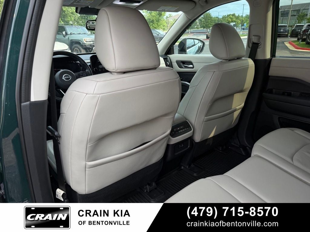 2022 Nissan Pathfinder SL - 4WD / CLEAN CARFAX