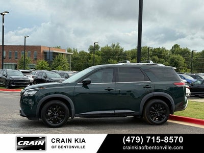 2022 Nissan Pathfinder SL - 4WD / CLEAN CARFAX