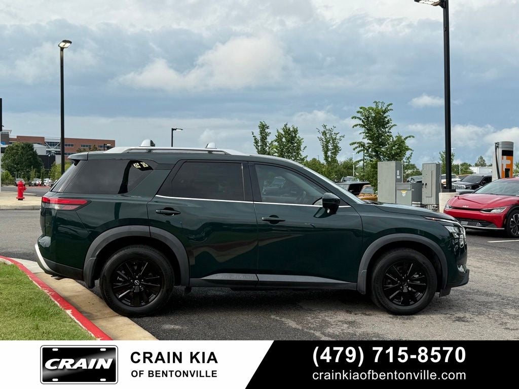 2022 Nissan Pathfinder SL - 4WD / CLEAN CARFAX