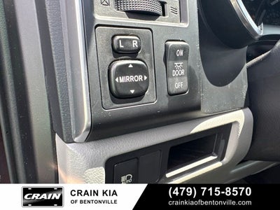 2018 Toyota Sequoia SR5 5.7L V8 - 4WD / SUNROOF