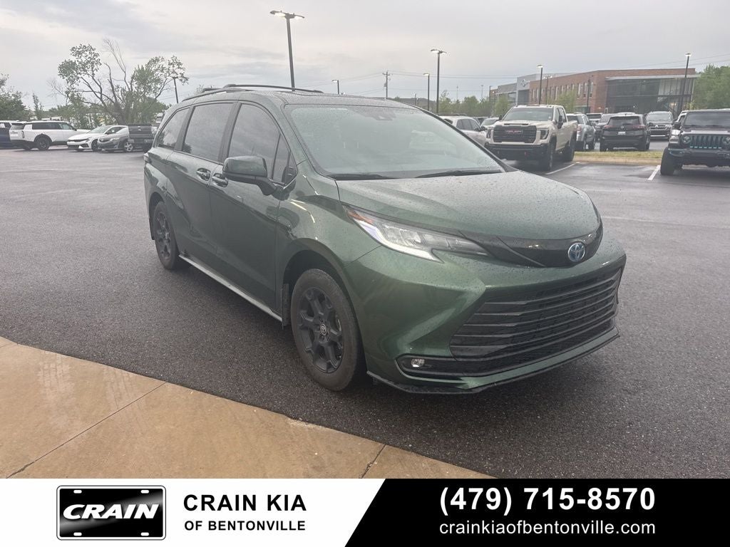 2025 Toyota Sienna Woodland Edition - AWD / DVD / SUNROOF