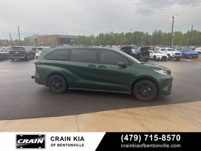 2025 Toyota Sienna Woodland Edition - AWD / DVD / SUNROOF