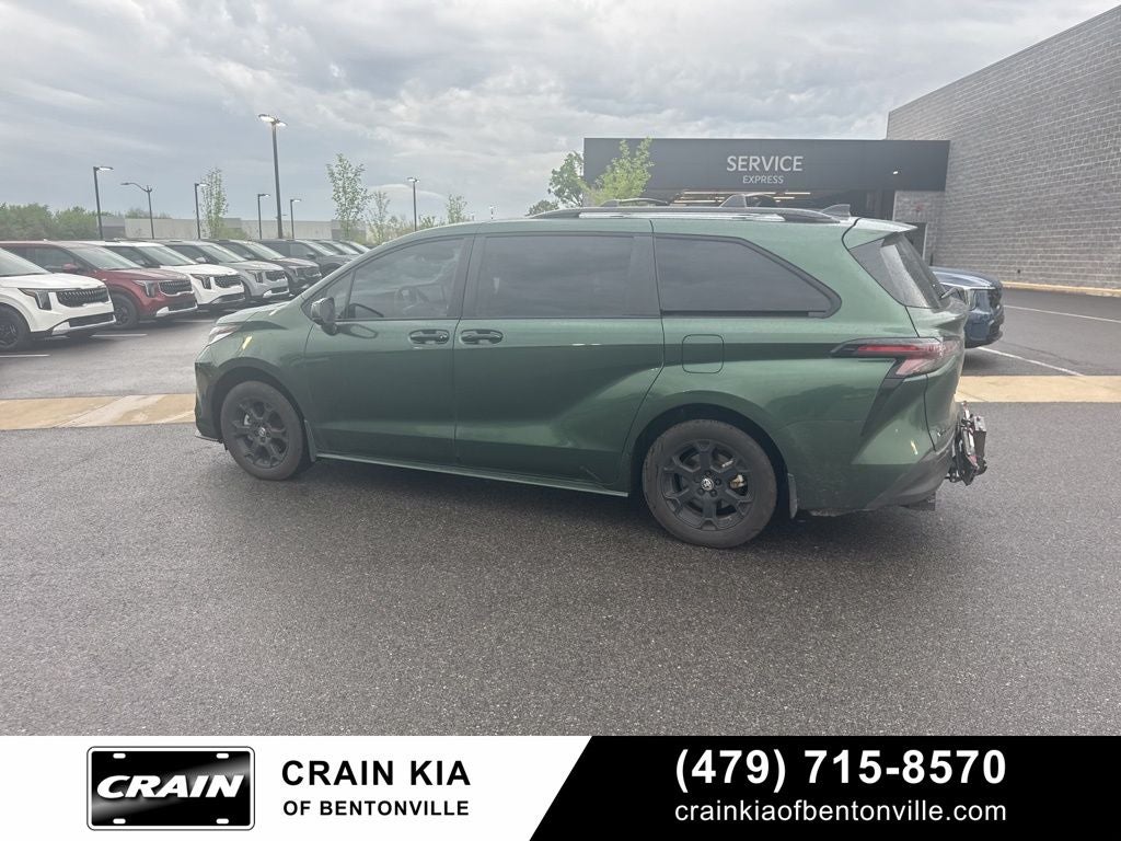 2025 Toyota Sienna Woodland Edition - AWD / DVD / SUNROOF