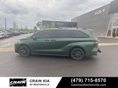 2025 Toyota Sienna Woodland Edition - AWD / DVD / SUNROOF