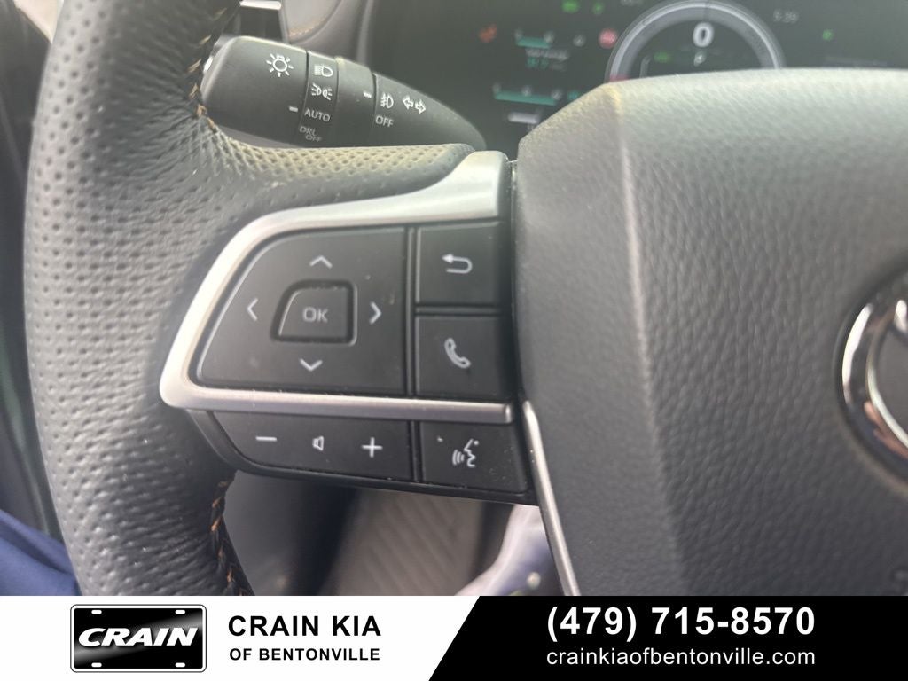 2025 Toyota Sienna Woodland Edition - AWD / DVD / SUNROOF