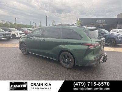 2025 Toyota Sienna Woodland Edition - AWD / DVD / SUNROOF