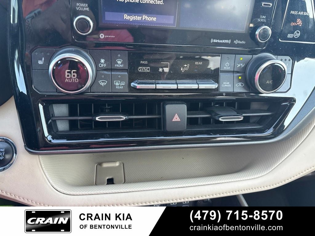 2022 Toyota Highlander XLE - SUNROOF / CLEAN CARFAX / ONE OWNER