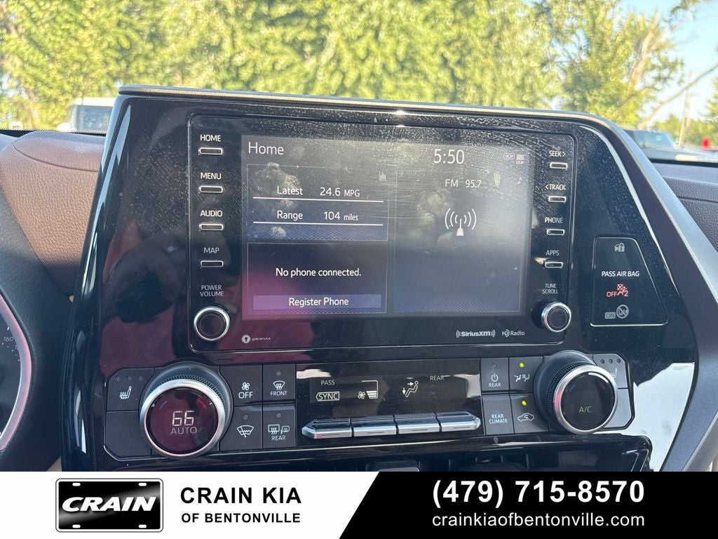 2022 Toyota Highlander XLE - SUNROOF / CLEAN CARFAX / ONE OWNER