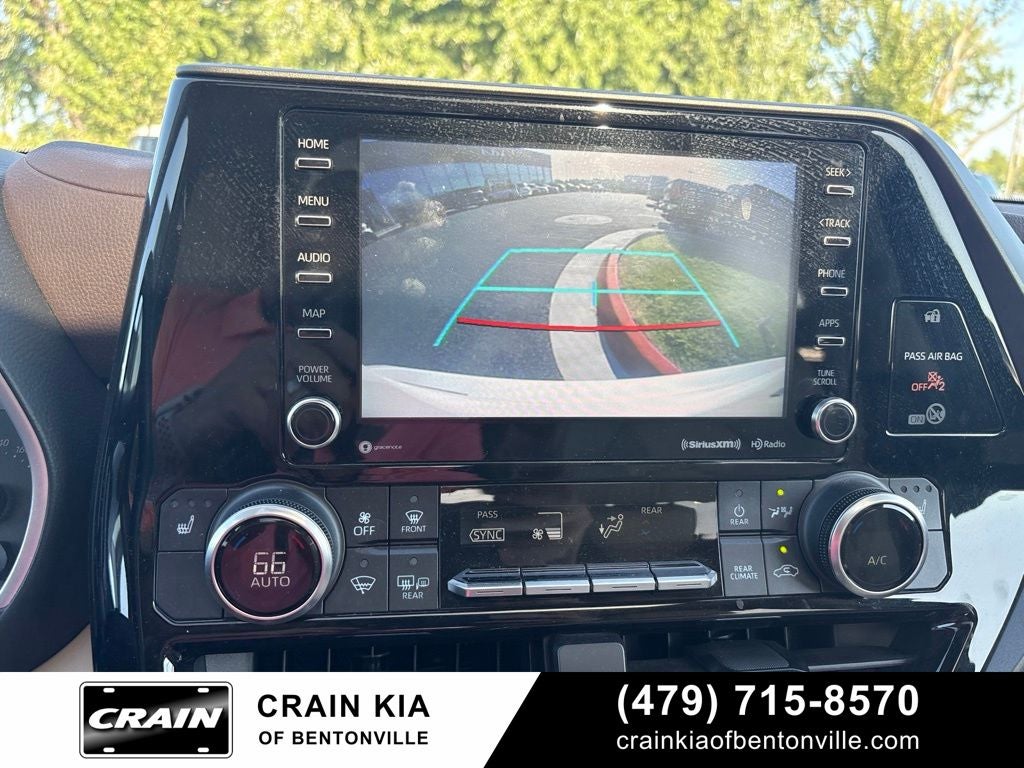 2022 Toyota Highlander XLE - SUNROOF / CLEAN CARFAX / ONE OWNER