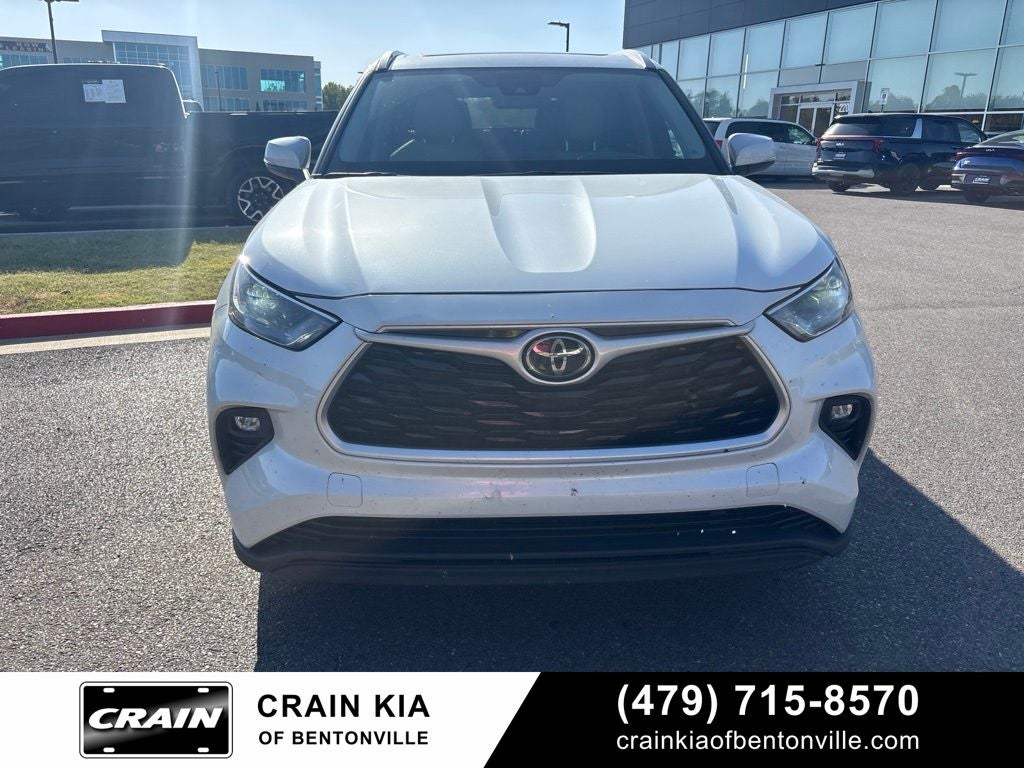 2022 Toyota Highlander XLE - SUNROOF / CLEAN CARFAX / ONE OWNER
