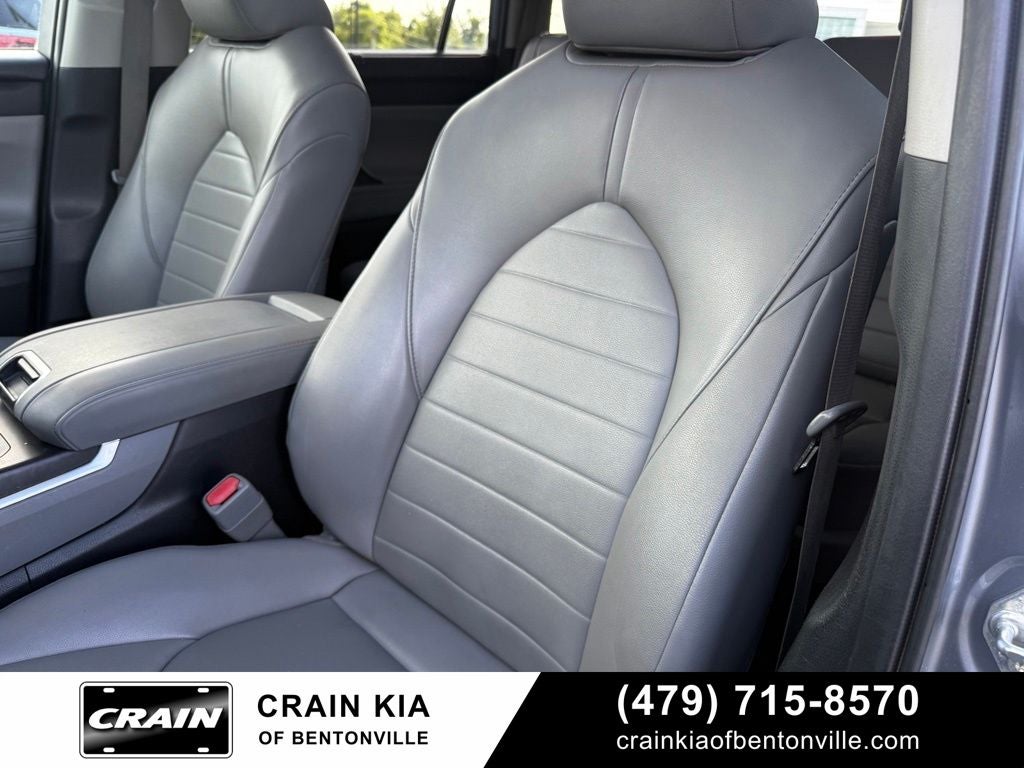 2022 Toyota Highlander XLE - CLEAN CARFAX / SUNROOF
