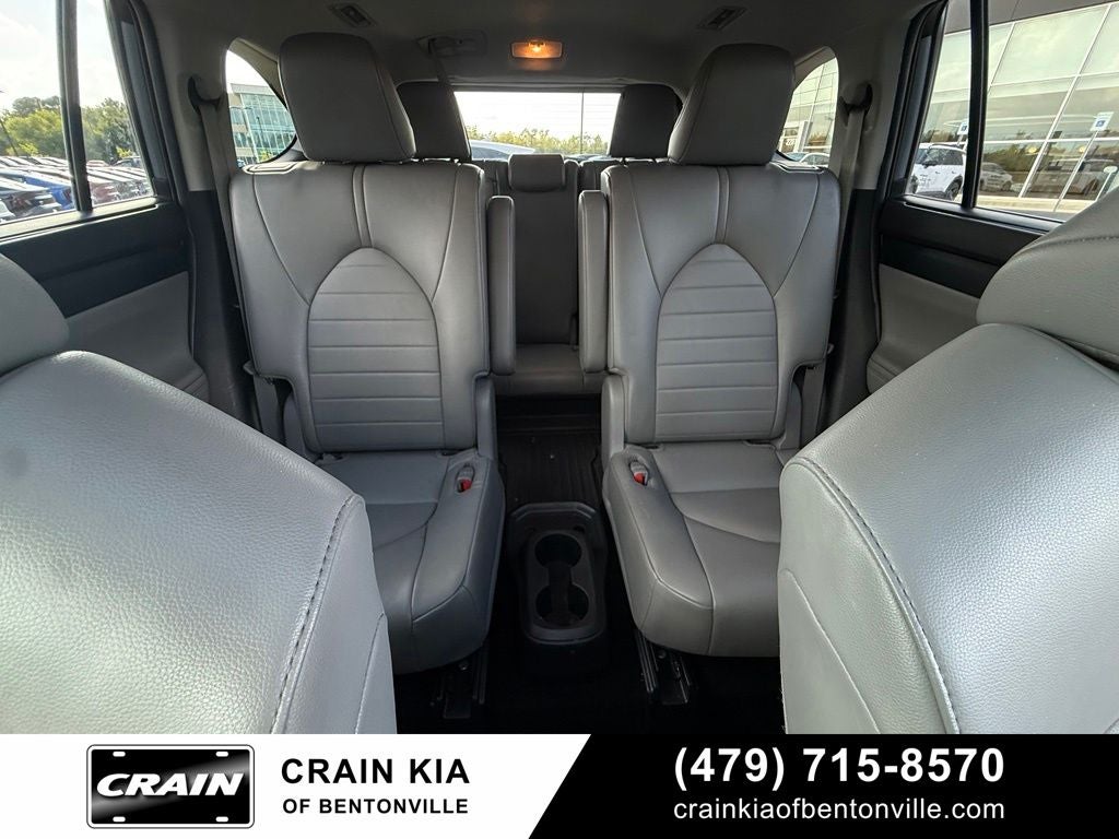 2022 Toyota Highlander XLE - CLEAN CARFAX / SUNROOF