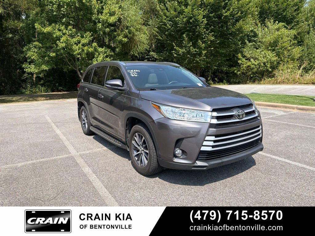 2017 Toyota Highlander XLE - AWD / SUNROOF / CLEAN CARFAX / 1 OWNER