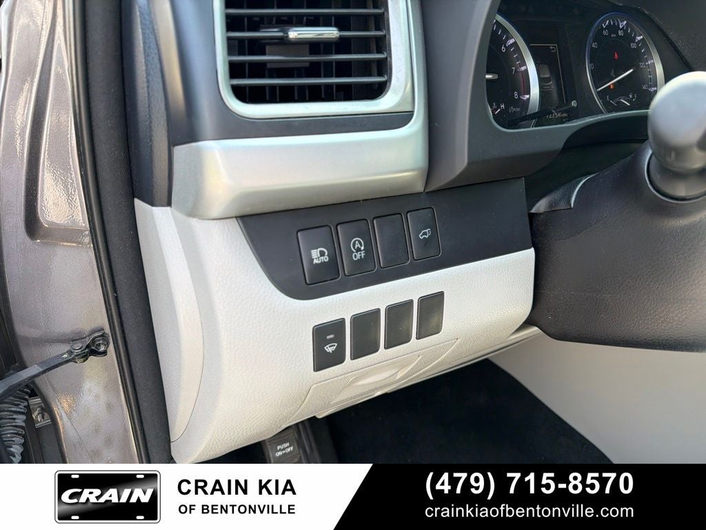 2017 Toyota Highlander XLE - AWD / SUNROOF / CLEAN CARFAX / 1 OWNER