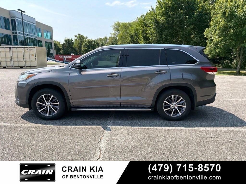 2017 Toyota Highlander XLE - AWD / SUNROOF / CLEAN CARFAX / 1 OWNER