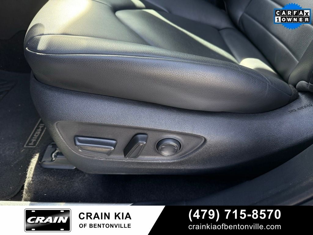 2023 Toyota Highlander XLE - SUNROOF / CARFAX ONE OWNER