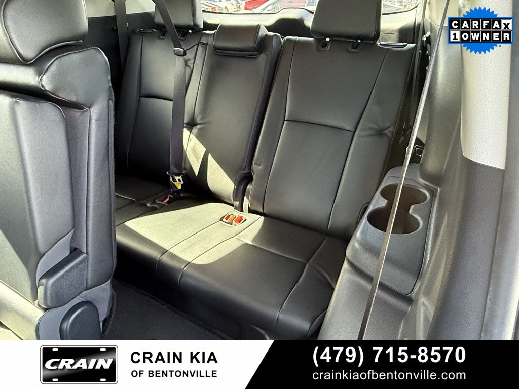 2023 Toyota Highlander XLE - SUNROOF / CARFAX ONE OWNER