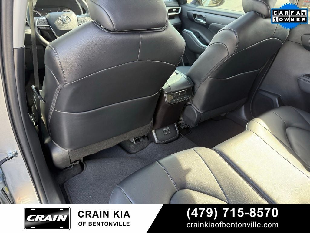 2023 Toyota Highlander XLE - SUNROOF / CARFAX ONE OWNER