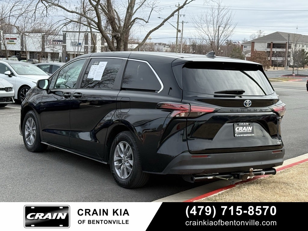 2022 Toyota Sienna LE 8 Passenger - CLEAN CARFAX