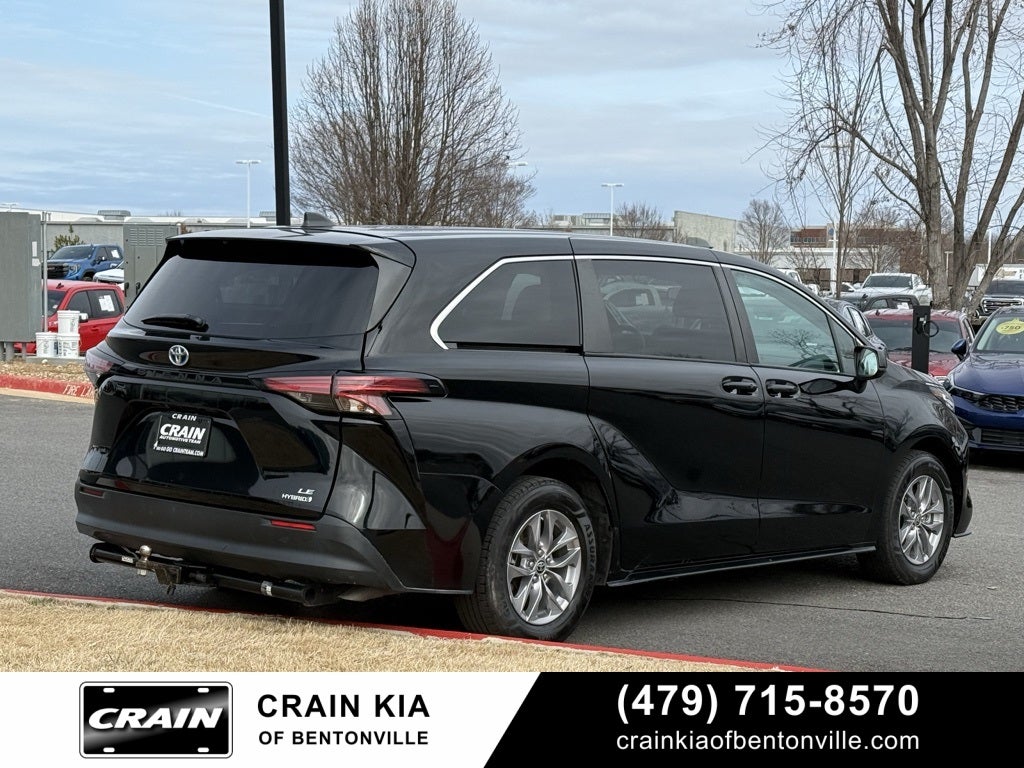 2022 Toyota Sienna LE 8 Passenger - CLEAN CARFAX