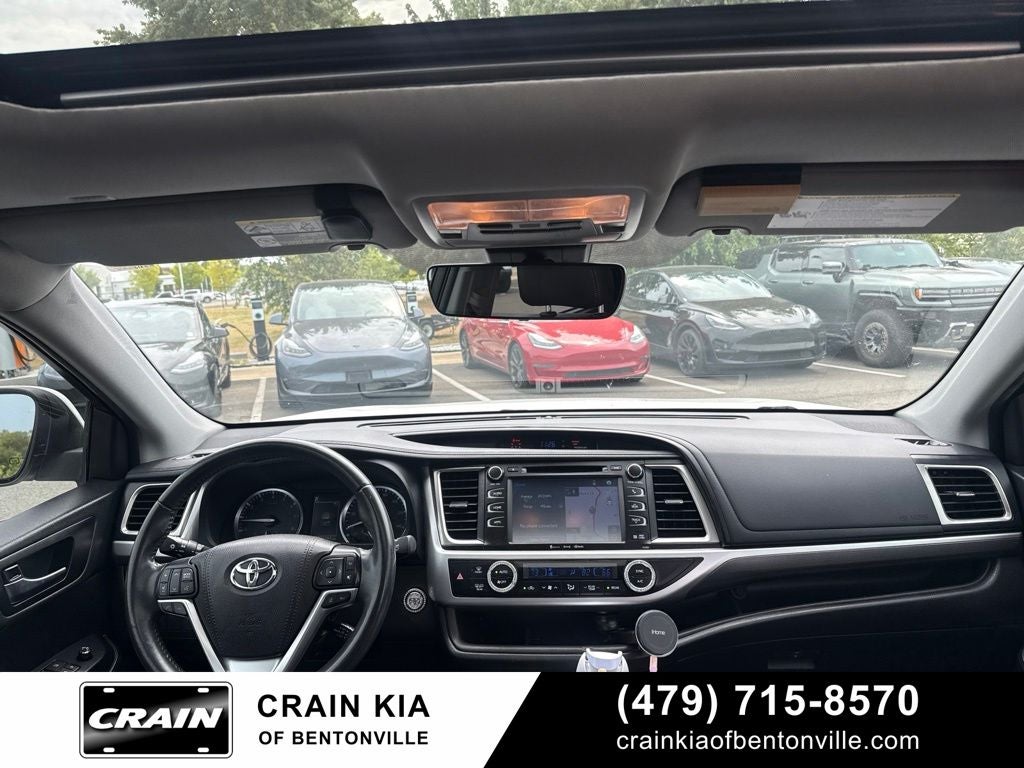 2019 Toyota Highlander SE - SUNROOF / CAPTAIN'S CHAIRS