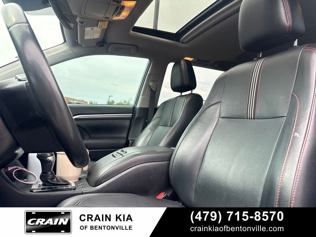 2019 Toyota Highlander SE - SUNROOF / CAPTAIN'S CHAIRS