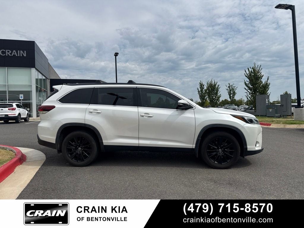 2019 Toyota Highlander SE - SUNROOF / CAPTAIN'S CHAIRS