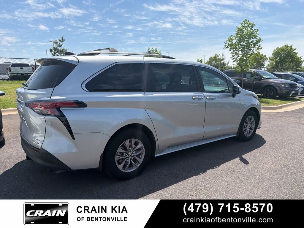 2022 Toyota Sienna XLE 8 Passenger - CARFAX ONE OWNER
