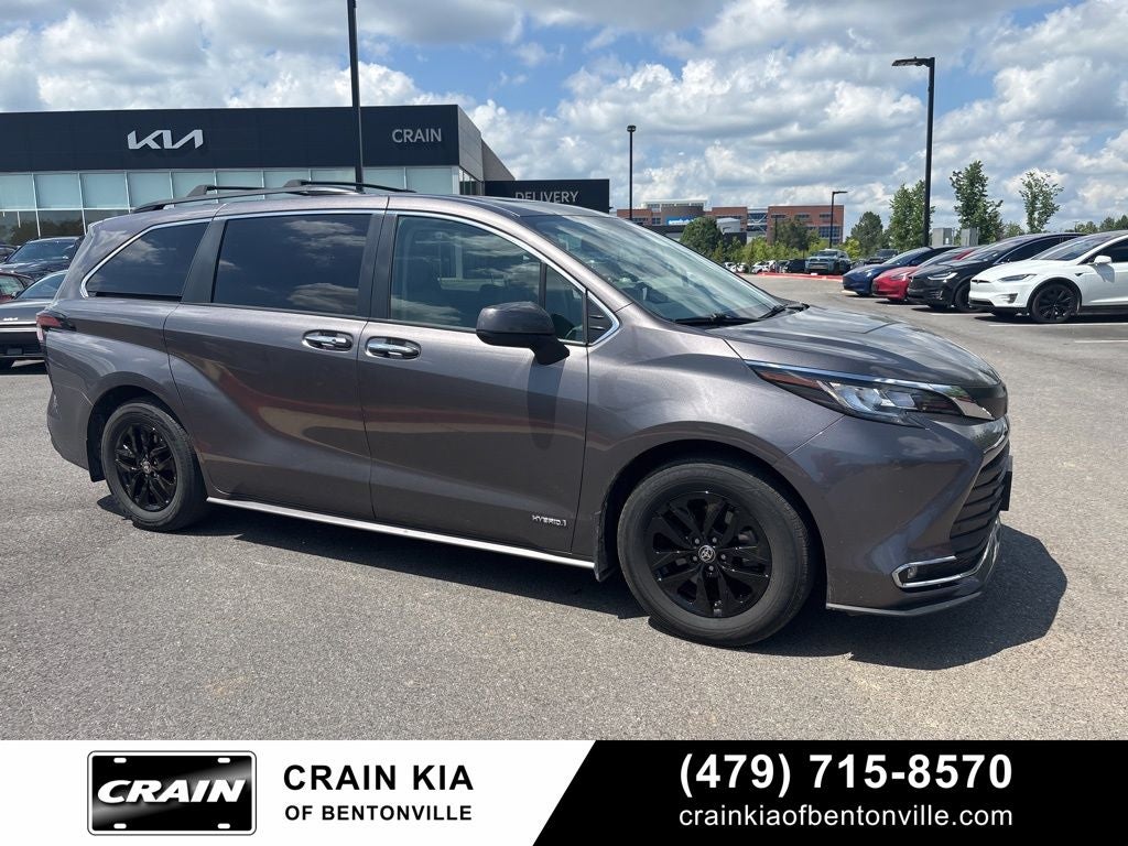 2021 Toyota Sienna XLE 8 Passenger