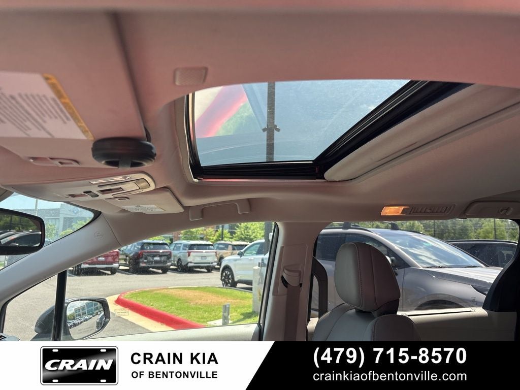 2021 Toyota Sienna XLE 8 Passenger / CLEAN CARFAX