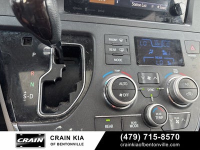 2017 Toyota Sienna XLE - SUNROOF / CLEAN CARFAX / LOW MILES!