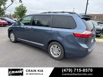 2017 Toyota Sienna XLE - SUNROOF / CLEAN CARFAX / LOW MILES!