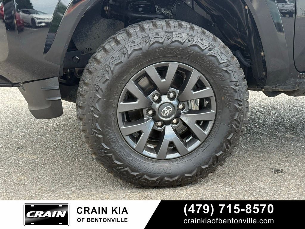 2021 Toyota Tacoma SR5 V6 - 4WD / CLEAN CARFAX