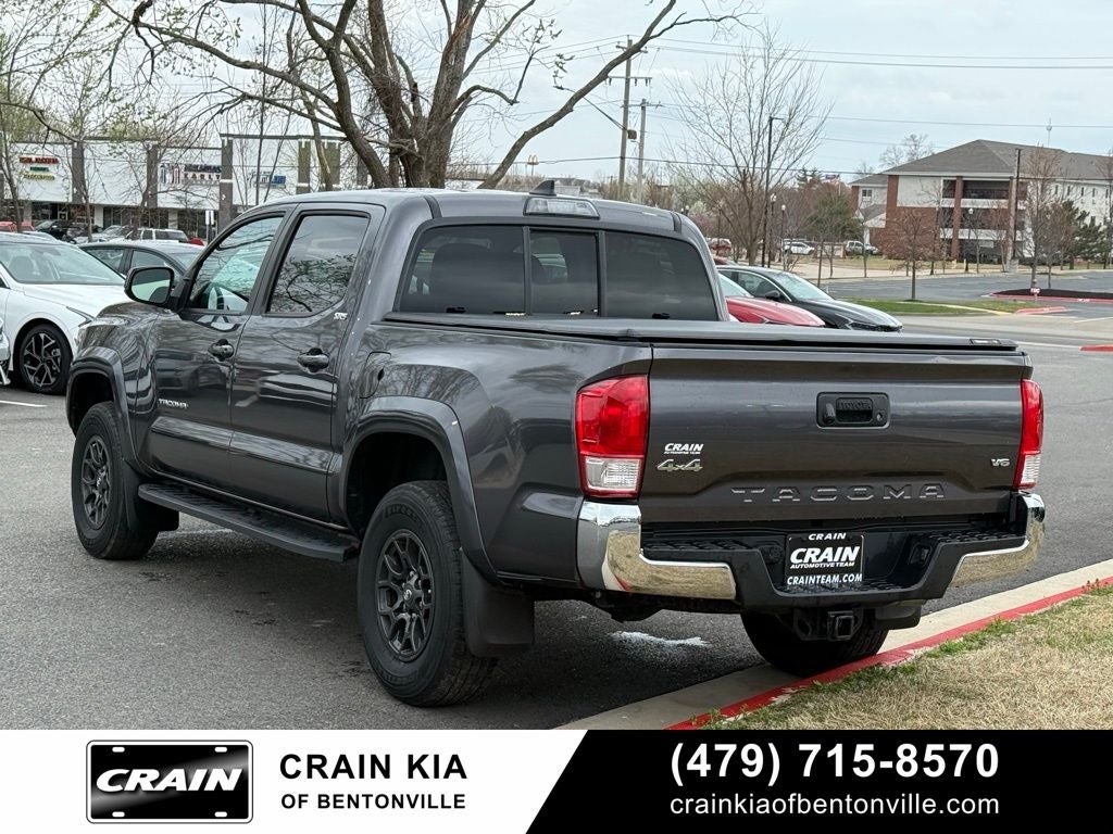 2017 Toyota Tacoma SR5 V6 - 4WD / CARFAX ONE OWNER