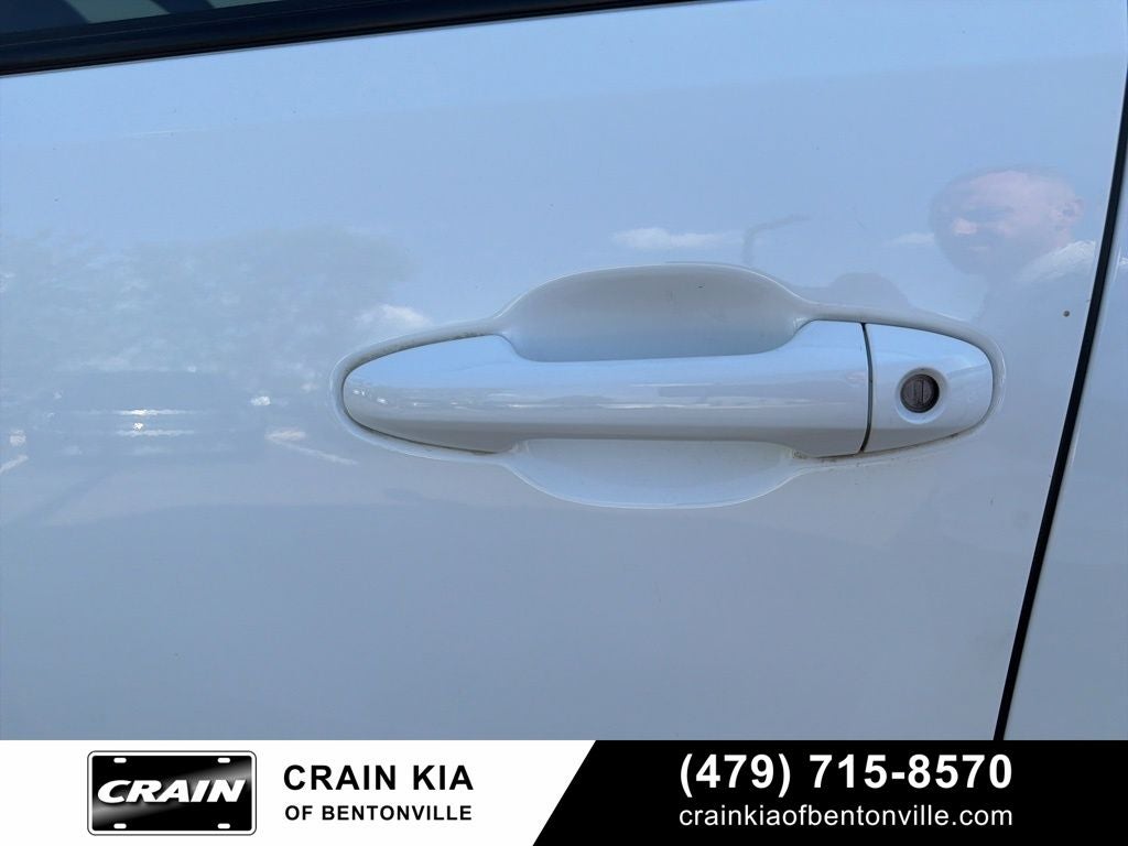 2021 Toyota Tacoma SR5 V6 - 4WD / CLEAN CARFAX / LIFTED!