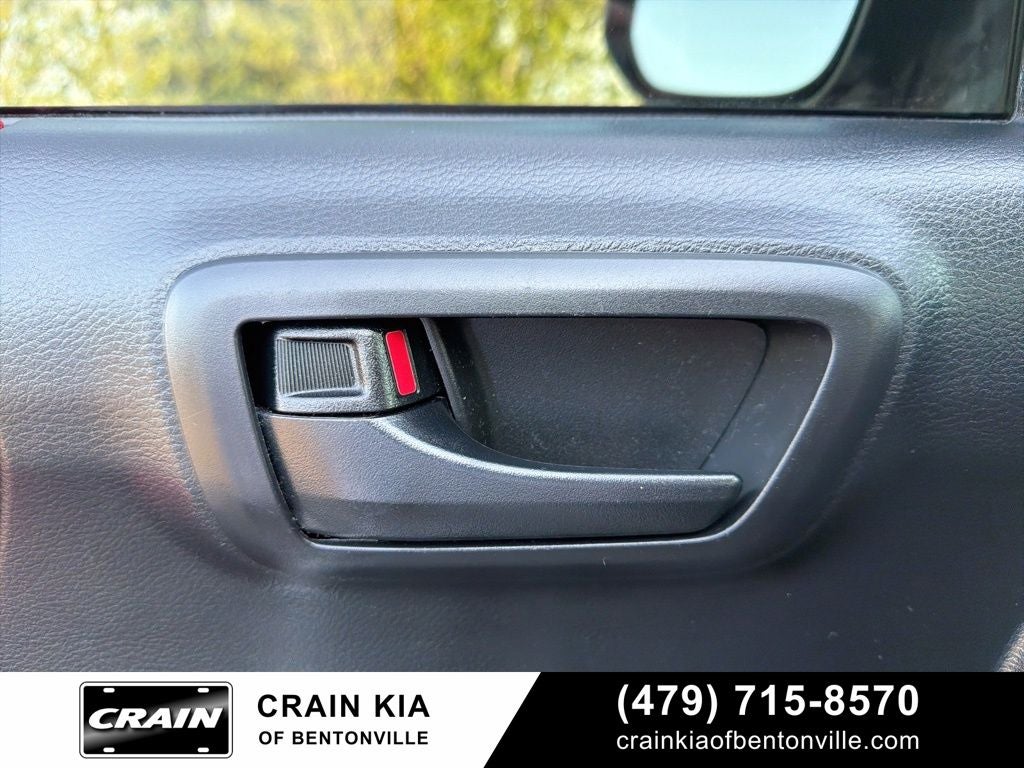 2021 Toyota Tacoma SR5 V6 - 4WD / CLEAN CARFAX / LIFTED!