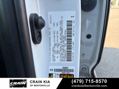 2021 Toyota Tacoma SR5 V6 - 4WD / CLEAN CARFAX / LIFTED!