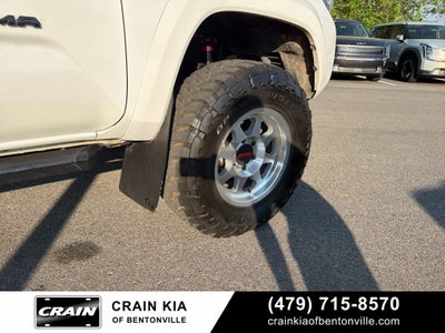 2021 Toyota Tacoma SR5 V6 - 4WD / CLEAN CARFAX / LIFTED!