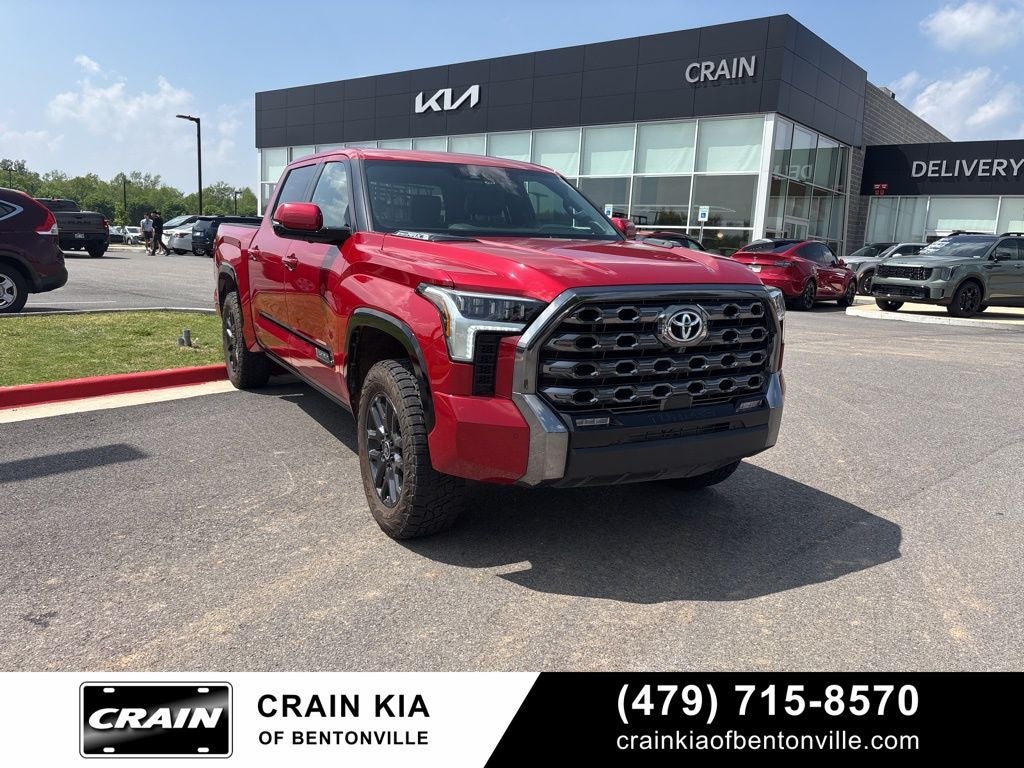 2024 Toyota Tundra Hybrid Platinum - 4WD / PANORAMIC SUNROOF / CARFAX ONE OWNER